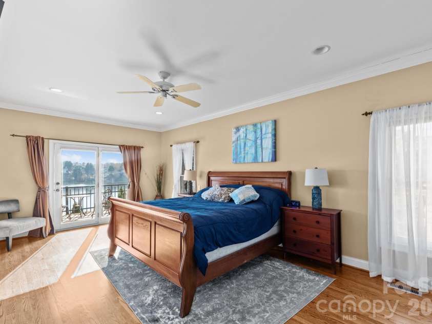 121 Pleasant Pointe Drive, Hickory, NC 28601.  MLS# CAR4327566, YatesRealty ID 8557. Owner's suite