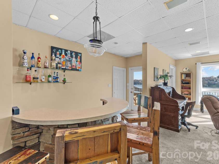 121 Pleasant Pointe Drive, Hickory, NC 28601.  MLS# CAR4327566, YatesRealty ID 8557. Wet bar.