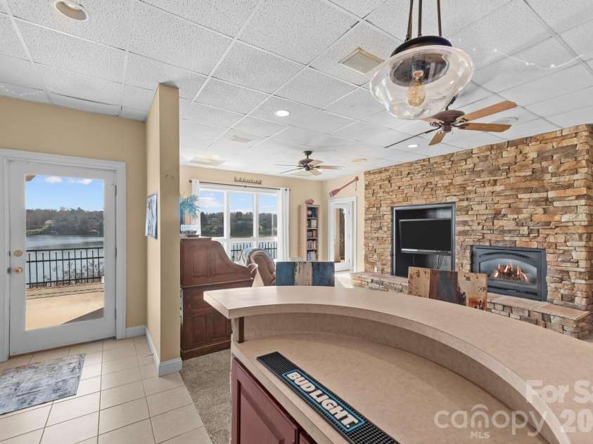 121 Pleasant Pointe Drive, Hickory, NC 28601.  MLS# CAR4327566, YatesRealty ID 8557. Wet bar in basement.