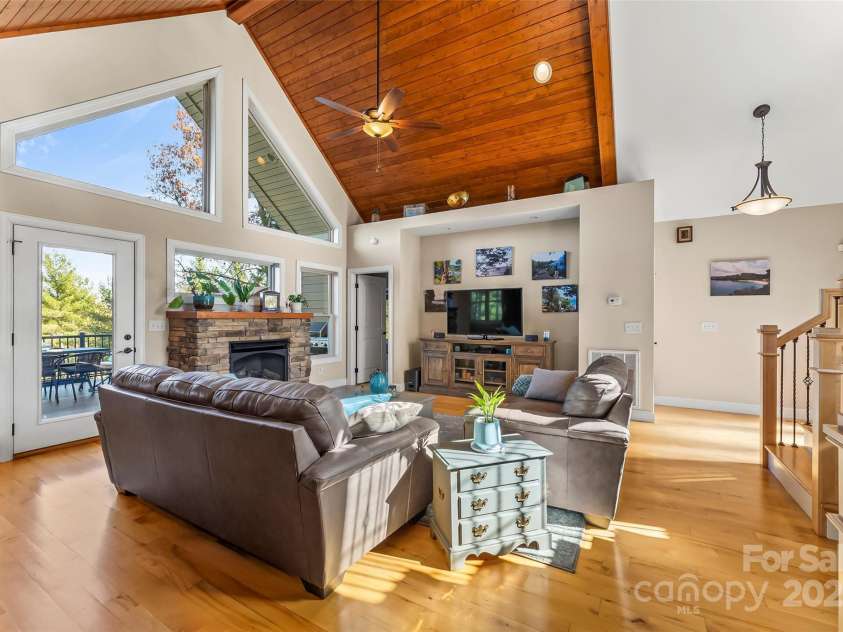 5346 Oak Crest Lane, Lenoir, NC 28645.  MLS# CAR4270819, YatesRealty ID 8557. 