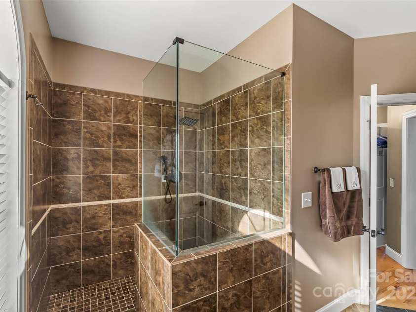 5346 Oak Crest Lane, Lenoir, NC 28645.  MLS# CAR4270819, YatesRealty ID 8557. 