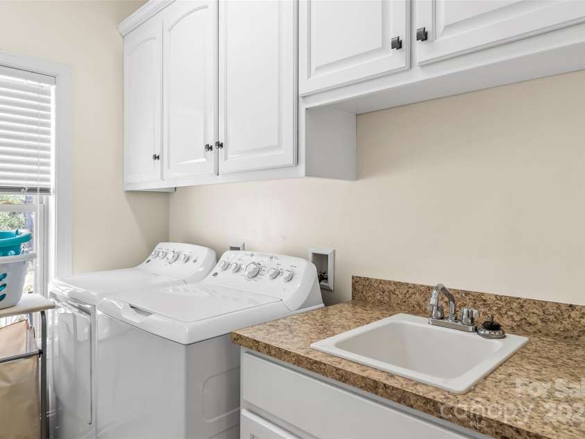 5346 Oak Crest Lane, Lenoir, NC 28645.  MLS# CAR4270819, YatesRealty ID 8557. 