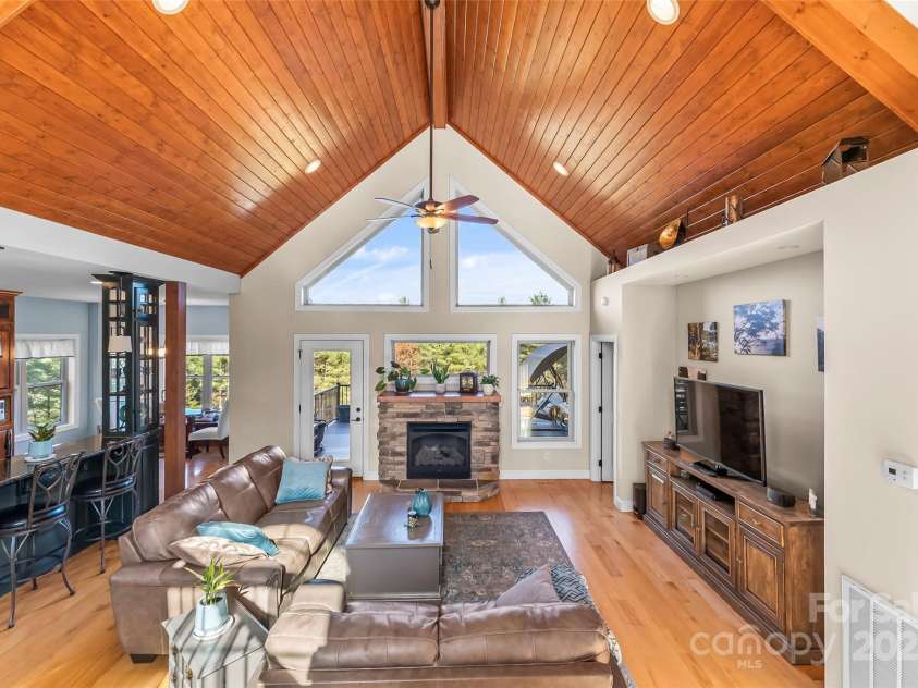 5346 Oak Crest Lane, Lenoir, NC 28645.  MLS# CAR4270819, YatesRealty ID 8557. 