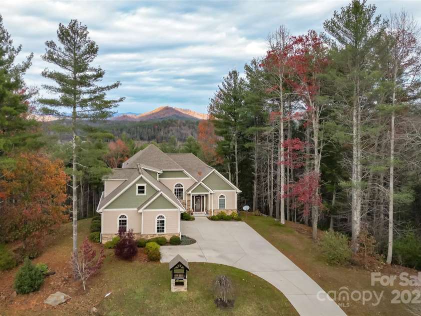 5346 Oak Crest Lane, Lenoir, NC 28645.  MLS# CAR4270819, YatesRealty ID 8557. 