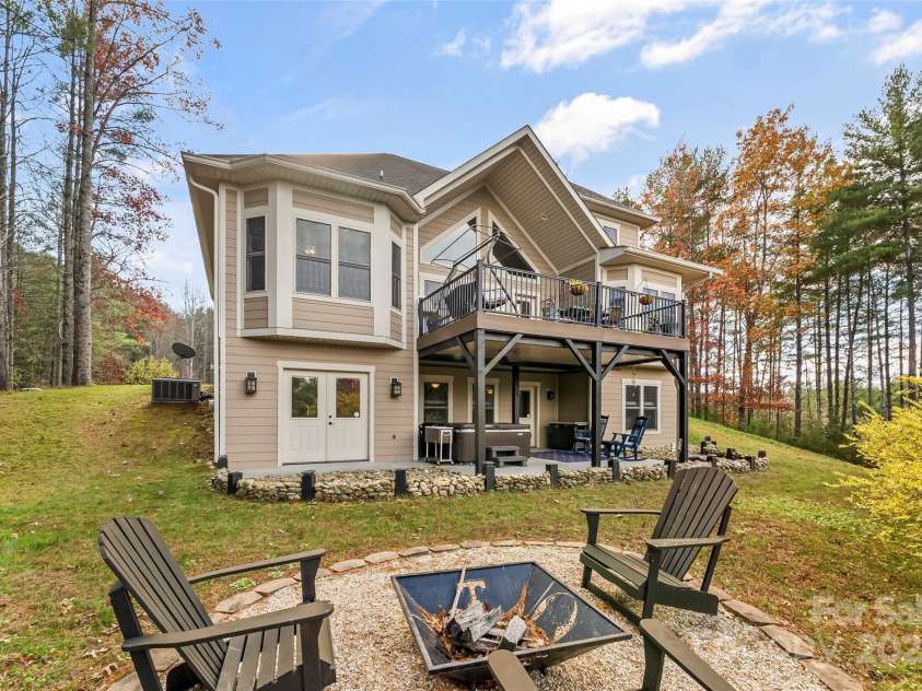 5346 Oak Crest Lane, Lenoir, NC 28645.  MLS# CAR4270819, YatesRealty ID 8557. 