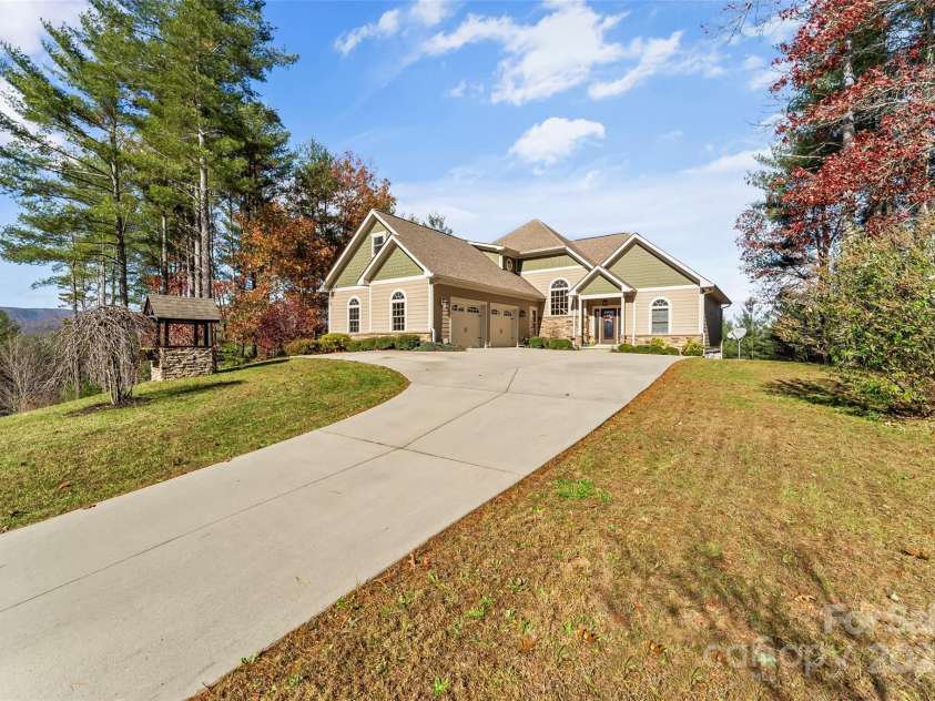 5346 Oak Crest Lane, Lenoir, NC 28645.  MLS# CAR4270819, YatesRealty ID 8557. 