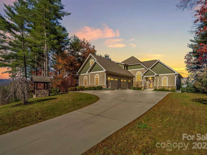 5346 Oak Crest Lane, Lenoir, NC 28645.  MLS# CAR4270819, YatesRealty ID 8557. 