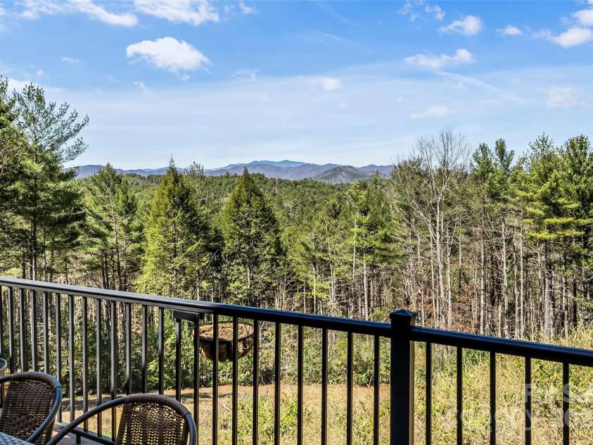 5346 Oak Crest Lane, Lenoir, NC 28645.  MLS# CAR4270819, YatesRealty ID 8557. 