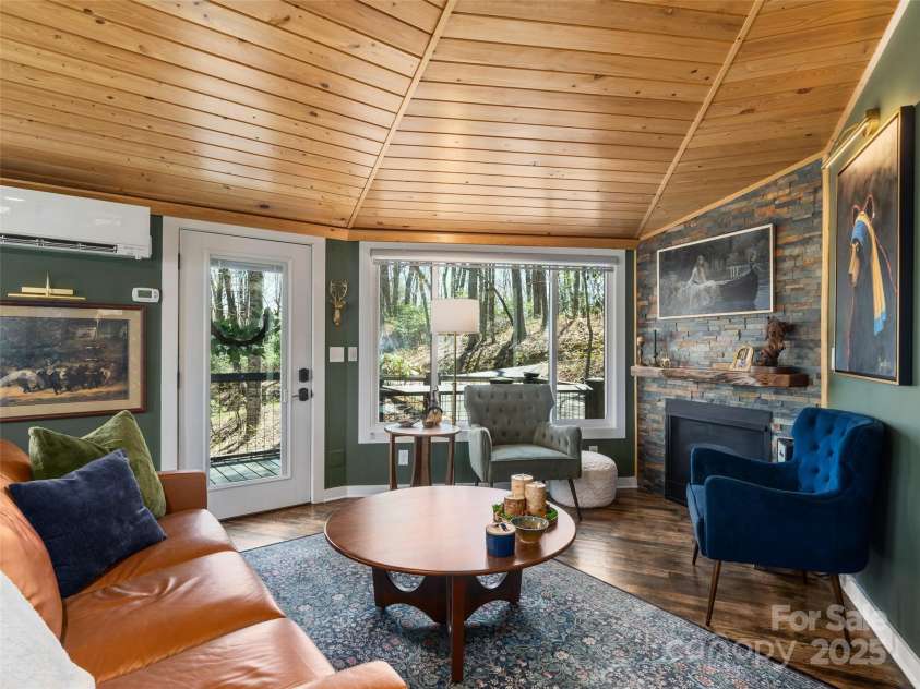 420 Sequoyah Lane, Brevard, NC 28712.  MLS# CAR4223226, YatesRealty ID 8558. 