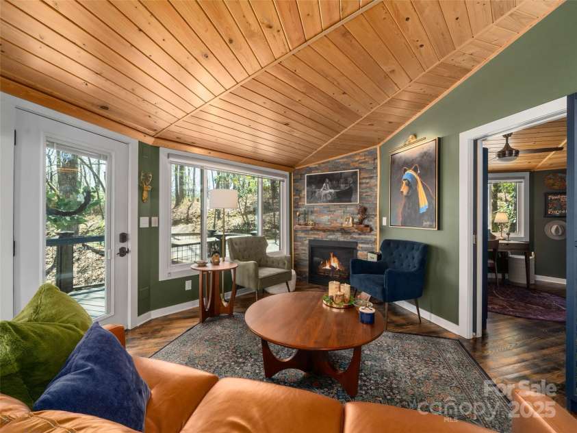 420 Sequoyah Lane, Brevard, NC 28712.  MLS# CAR4223226, YatesRealty ID 8558. 