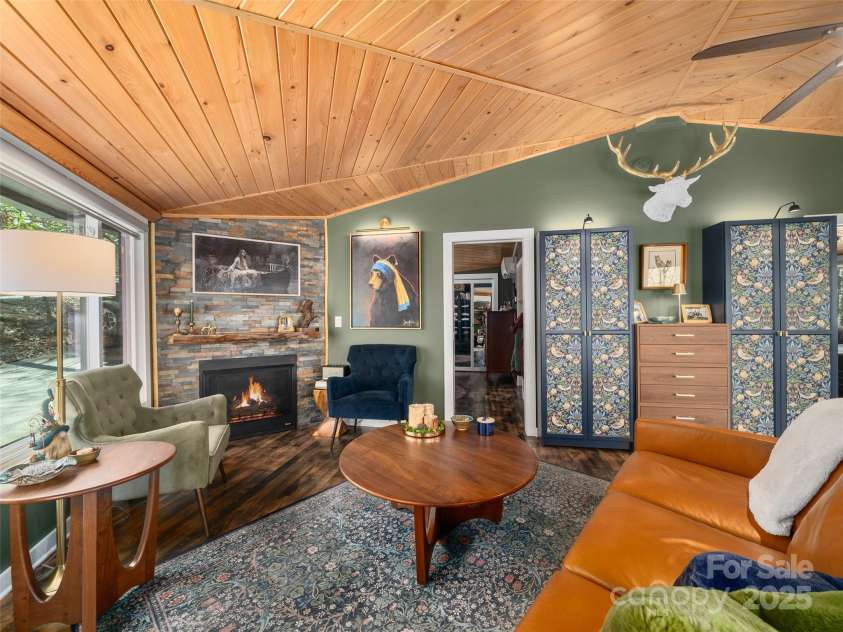 420 Sequoyah Lane, Brevard, NC 28712.  MLS# CAR4223226, YatesRealty ID 8558. 