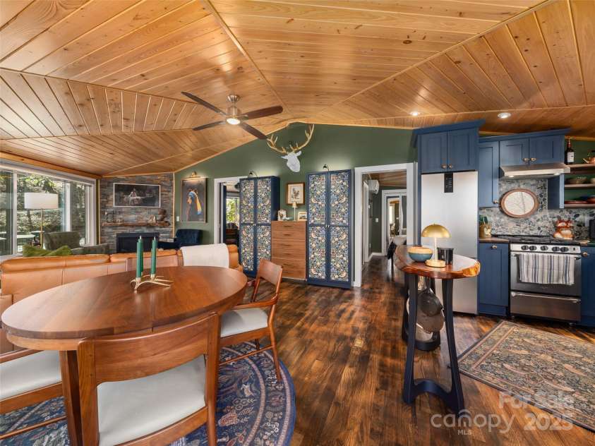 420 Sequoyah Lane, Brevard, NC 28712.  MLS# CAR4223226, YatesRealty ID 8558. 