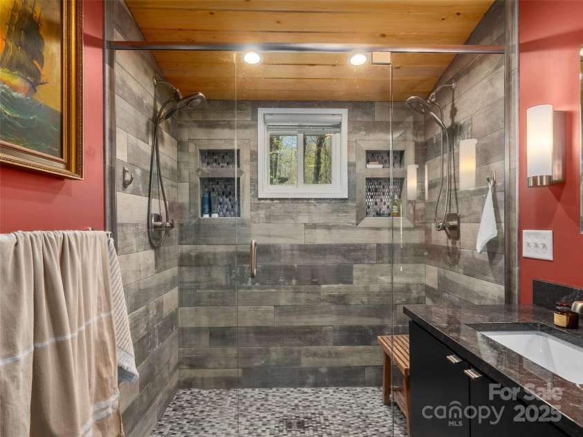 420 Sequoyah Lane, Brevard, NC 28712.  MLS# CAR4223226, YatesRealty ID 8558. 