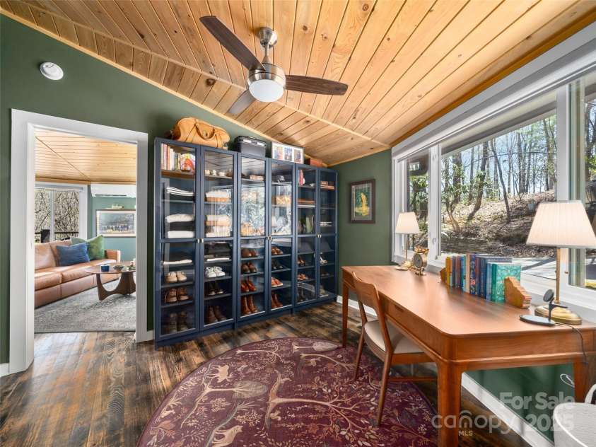 420 Sequoyah Lane, Brevard, NC 28712.  MLS# CAR4223226, YatesRealty ID 8558. 