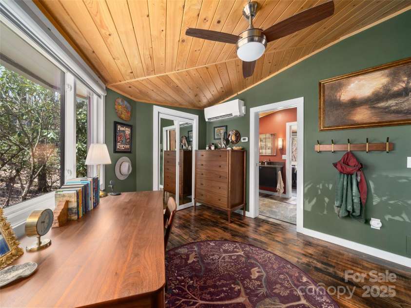 420 Sequoyah Lane, Brevard, NC 28712.  MLS# CAR4223226, YatesRealty ID 8558. 