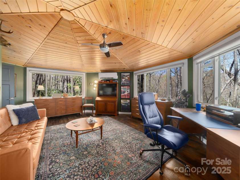 420 Sequoyah Lane, Brevard, NC 28712.  MLS# CAR4223226, YatesRealty ID 8558. 