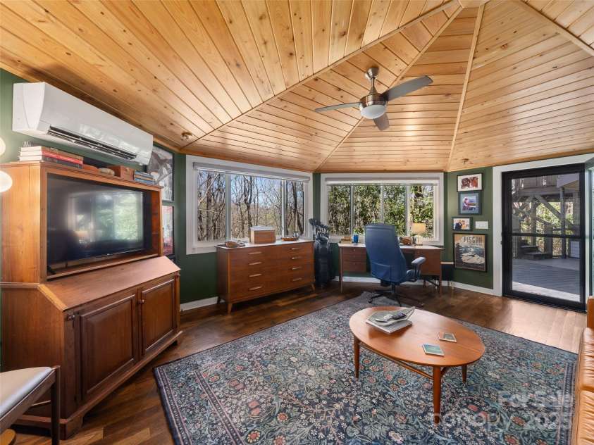 420 Sequoyah Lane, Brevard, NC 28712.  MLS# CAR4223226, YatesRealty ID 8558. 