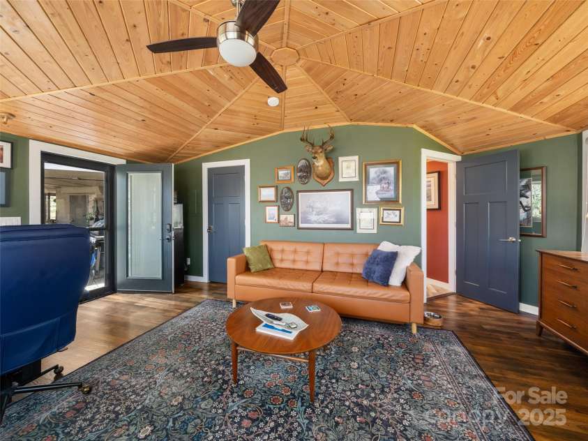 420 Sequoyah Lane, Brevard, NC 28712.  MLS# CAR4223226, YatesRealty ID 8558. 