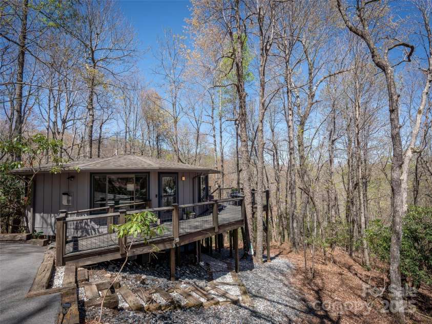 420 Sequoyah Lane, Brevard, NC 28712.  MLS# CAR4223226, YatesRealty ID 8558. 