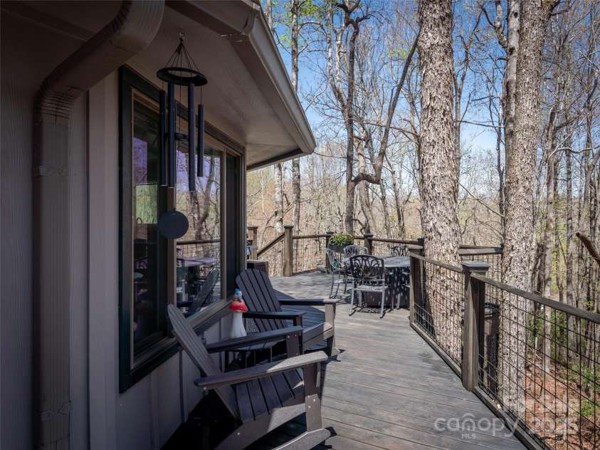 420 Sequoyah Lane, Brevard, NC 28712.  MLS# CAR4223226, YatesRealty ID 8558. 