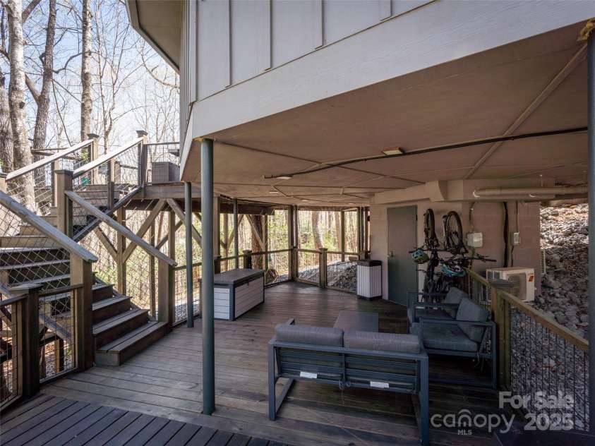 420 Sequoyah Lane, Brevard, NC 28712.  MLS# CAR4223226, YatesRealty ID 8558. 