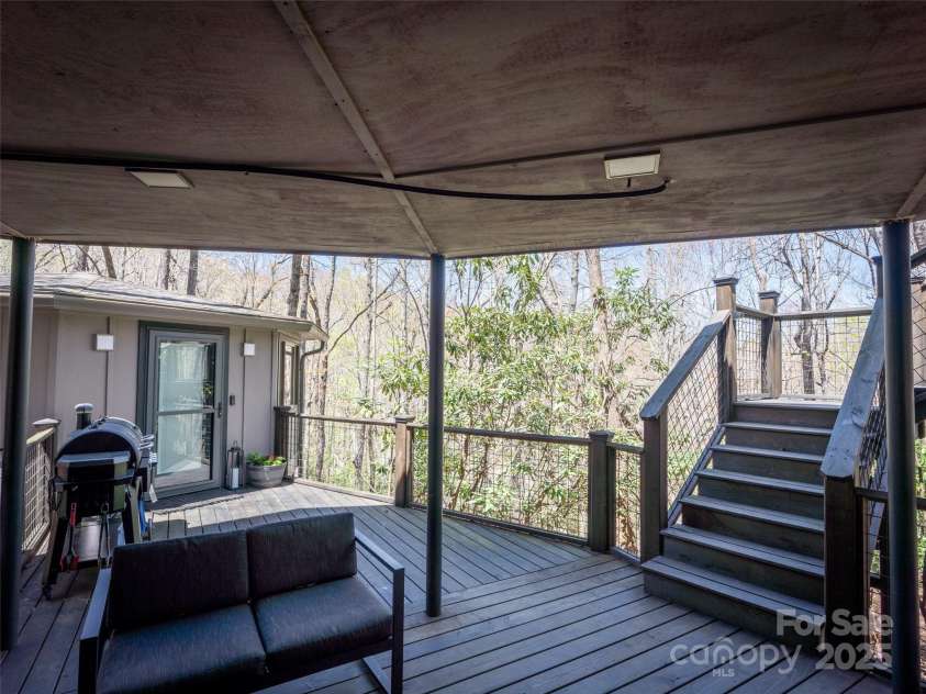 420 Sequoyah Lane, Brevard, NC 28712.  MLS# CAR4223226, YatesRealty ID 8558. 