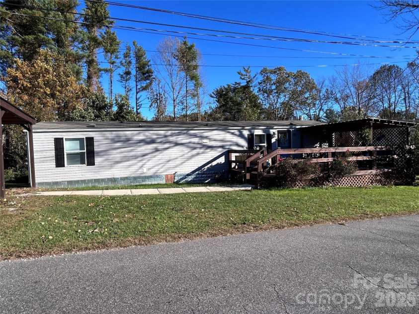 135 Phillips Road, Spruce Pine, NC 28777.  MLS# CAR4352342, YatesRealty ID 8561. 