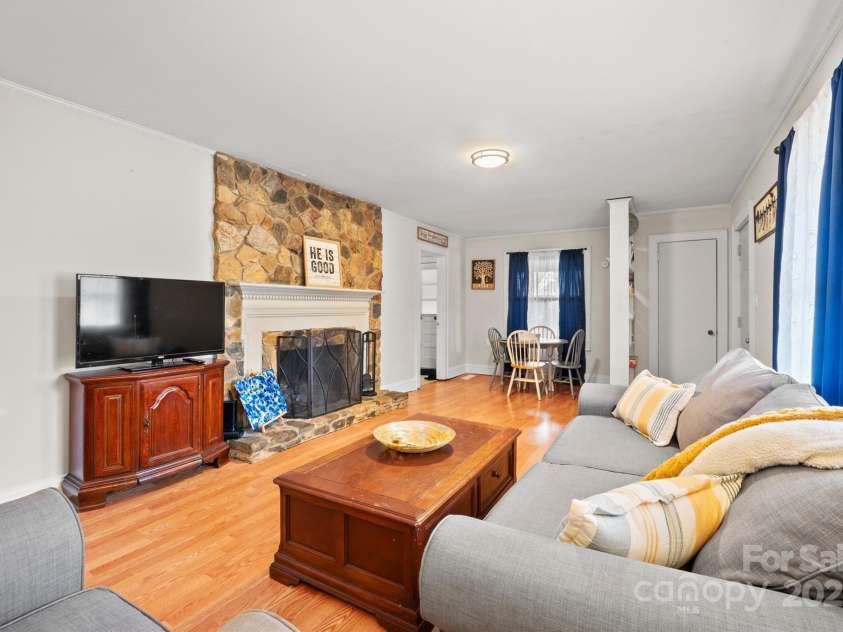 401 Clover Lane, Newton, NC 28658.  MLS# CAR4251572, YatesRealty ID 8561. 