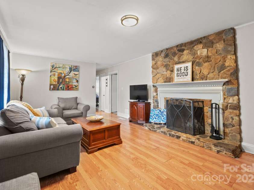 401 Clover Lane, Newton, NC 28658.  MLS# CAR4251572, YatesRealty ID 8561. 