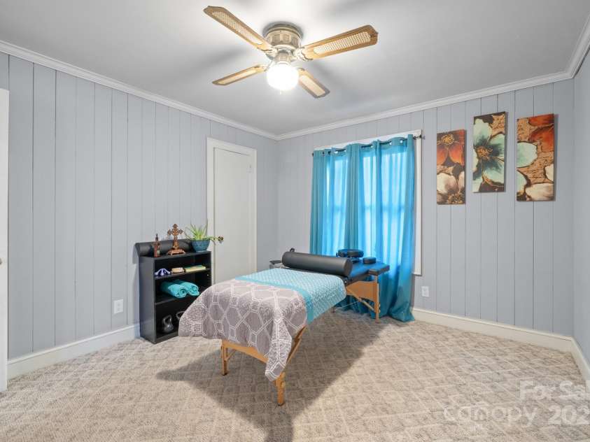 401 Clover Lane, Newton, NC 28658.  MLS# CAR4251572, YatesRealty ID 8561. 