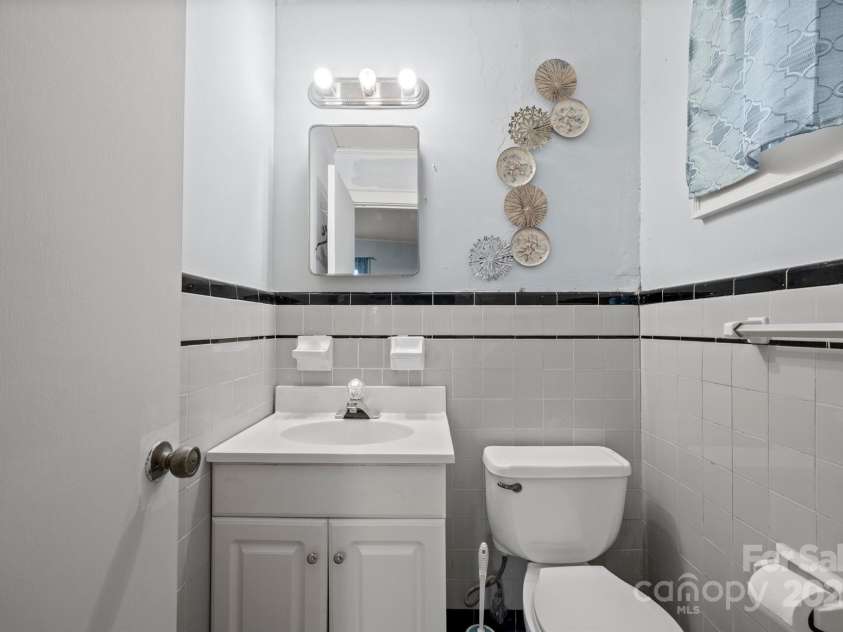 401 Clover Lane, Newton, NC 28658.  MLS# CAR4251572, YatesRealty ID 8561. 