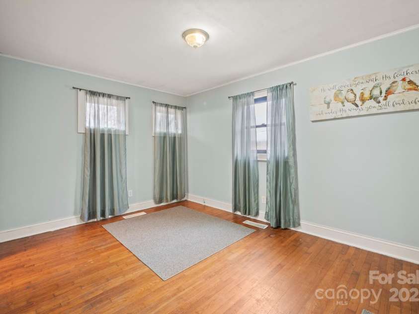 401 Clover Lane, Newton, NC 28658.  MLS# CAR4251572, YatesRealty ID 8561. 