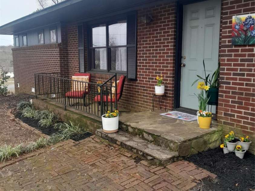 401 Clover Lane, Newton, NC 28658.  MLS# CAR4251572, YatesRealty ID 8561. 