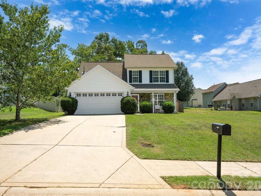 420 Fawnbrook Lane, Gastonia, NC 28052.  MLS# CAR4402931, YatesRealty ID 8562. 