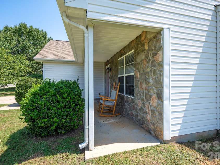 420 Fawnbrook Lane, Gastonia, NC 28052.  MLS# CAR4402931, YatesRealty ID 8562. 