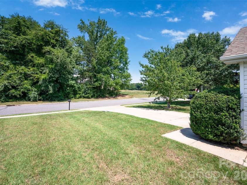 420 Fawnbrook Lane, Gastonia, NC 28052.  MLS# CAR4402931, YatesRealty ID 8562. 