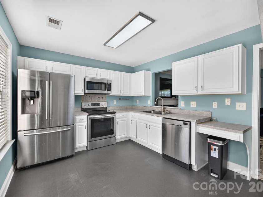 420 Fawnbrook Lane, Gastonia, NC 28052.  MLS# CAR4402931, YatesRealty ID 8562. 