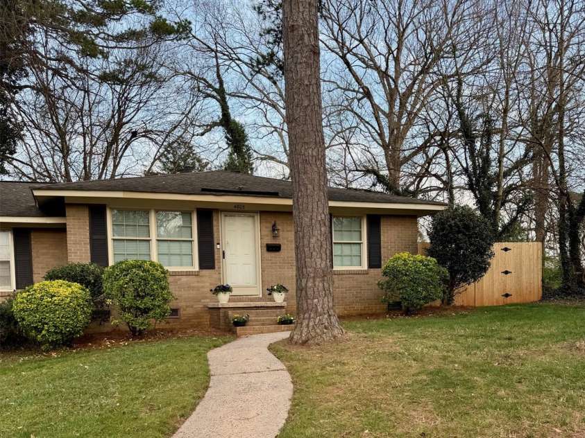 4805 Horizon Circle, Charlotte, NC 28215.  MLS# CAR4237712, YatesRealty ID 8563. 