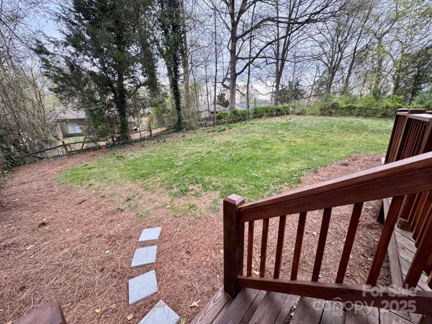 4805 Horizon Circle, Charlotte, NC 28215.  MLS# CAR4237712, YatesRealty ID 8563. 