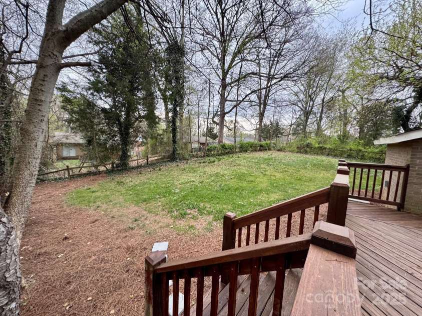 4805 Horizon Circle, Charlotte, NC 28215.  MLS# CAR4237712, YatesRealty ID 8563. 