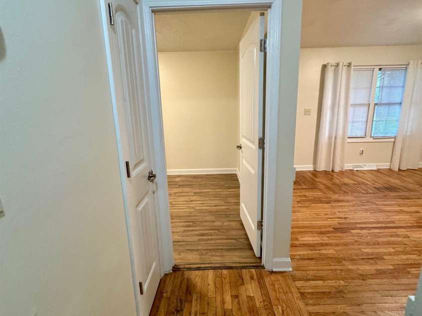 4805 Horizon Circle, Charlotte, NC 28215.  MLS# CAR4237712, YatesRealty ID 8563. 