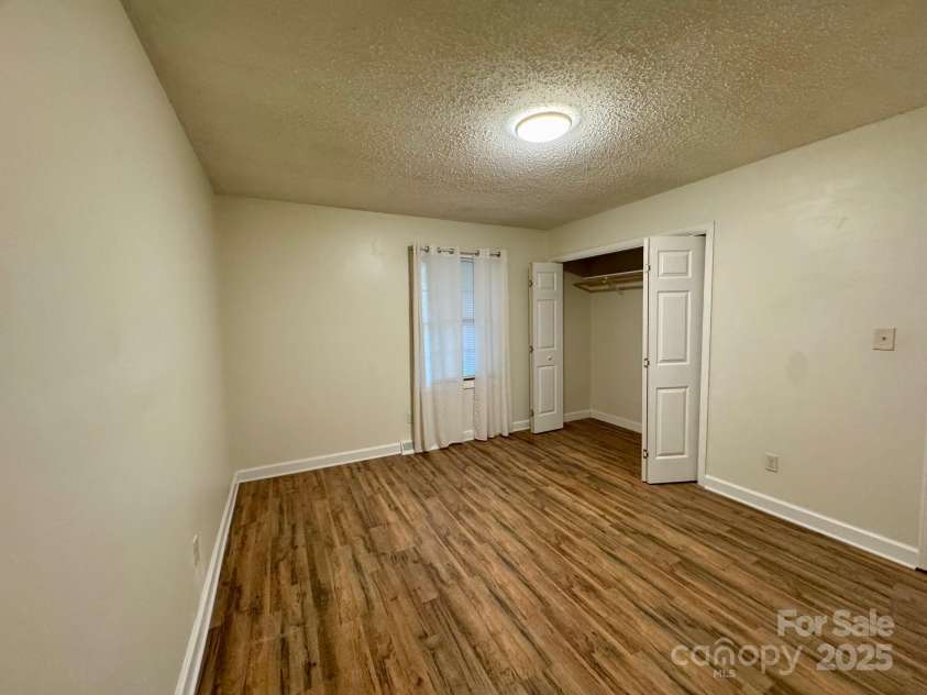 4805 Horizon Circle, Charlotte, NC 28215.  MLS# CAR4237712, YatesRealty ID 8563. 