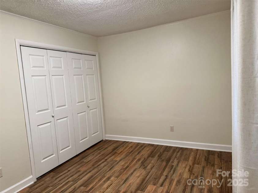 4805 Horizon Circle, Charlotte, NC 28215.  MLS# CAR4237712, YatesRealty ID 8563. 