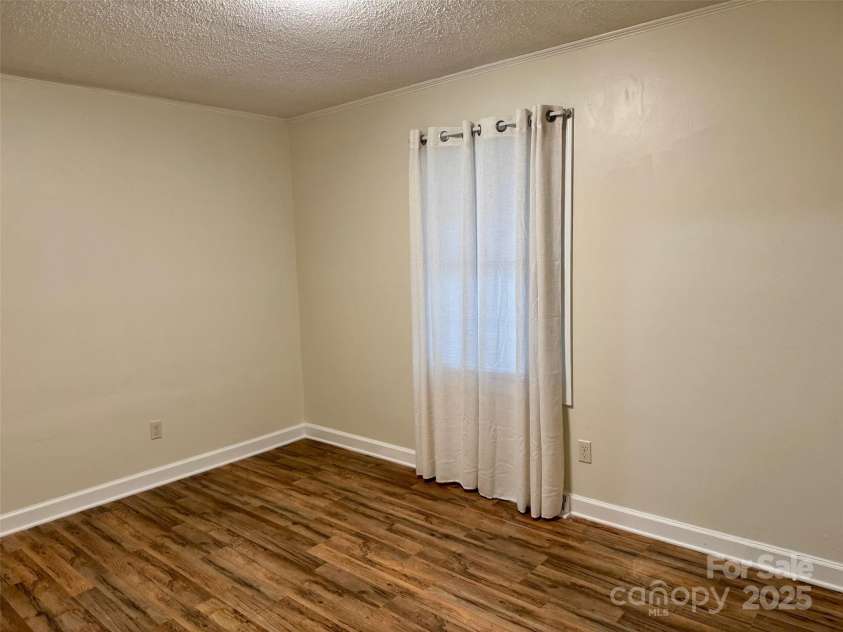 4805 Horizon Circle, Charlotte, NC 28215.  MLS# CAR4237712, YatesRealty ID 8563. 