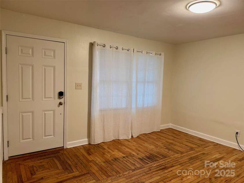 4805 Horizon Circle, Charlotte, NC 28215.  MLS# CAR4237712, YatesRealty ID 8563. 