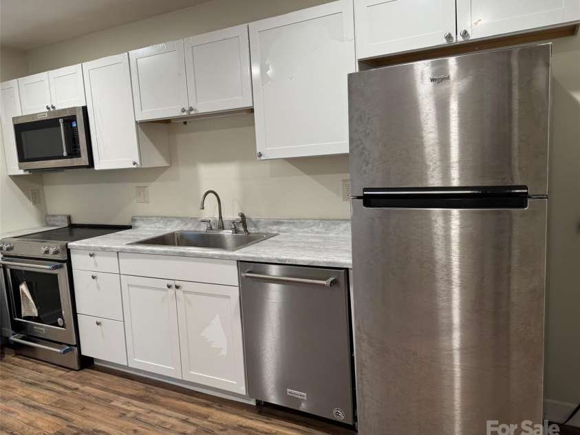 4805 Horizon Circle, Charlotte, NC 28215.  MLS# CAR4237712, YatesRealty ID 8563. 