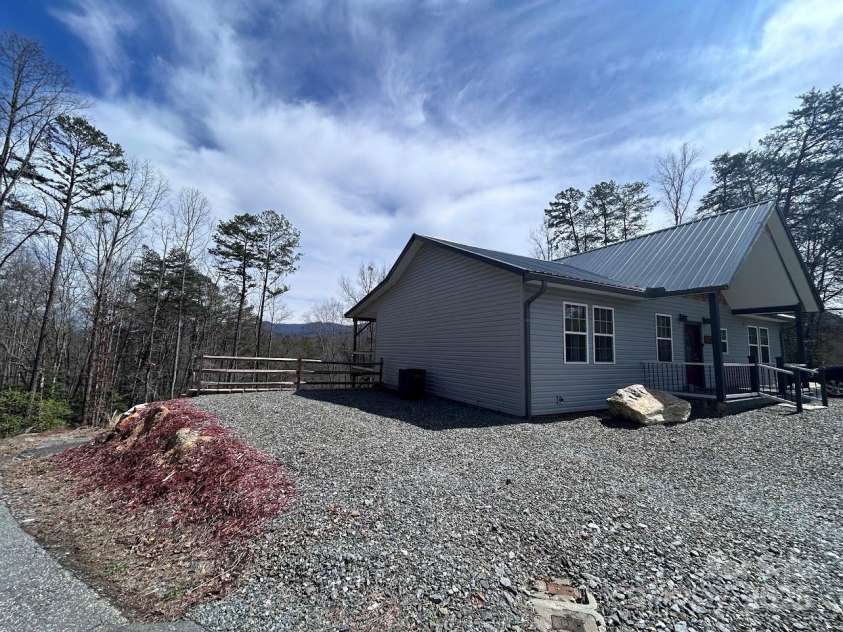266 Ridge Drive, Bryson City, NC 28713.  MLS# CAR4239679, YatesRealty ID 8564. 