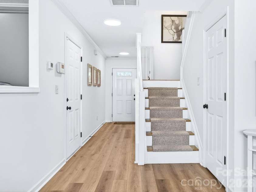 9977 Reindeer Way Lane, Charlotte, NC 28216.  MLS# CAR4351235, YatesRealty ID 8564. Foyer 