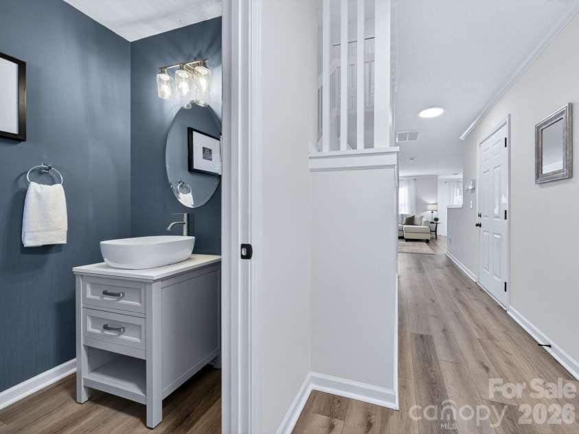 9977 Reindeer Way Lane, Charlotte, NC 28216.  MLS# CAR4351235, YatesRealty ID 8564. Guest Half Bath & Foyer