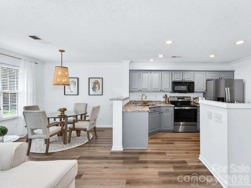 9977 Reindeer Way Lane, Charlotte, NC 28216.  MLS# CAR4351235, YatesRealty ID 8564. Kitchen 